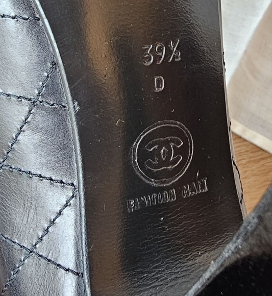 Authentic Vintage Chanel Patent Leather Quilted Pumps Heels Size 39.5 - Picture 10 of 16